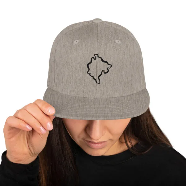 genial-gorra-classic-snapback-heather-grey-front-671837fb5ae38.jpg Genial gorra snapback con el mapa de Montenegro