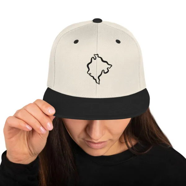 classic-snapback-natural-black-front-671837fb5f960.jpg Genial gorra Snapback - Mapa Montenegro (negro)