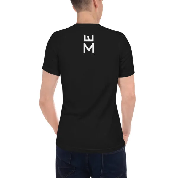 unisex-v-neck-tee-black-back-6720e7e7415e5.jpg Vigorosa camiseta Unisex manga corta y cuello V - Guerrero Montenegrino