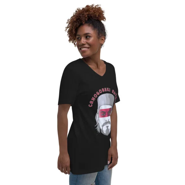 unisex-v-neck-tee-black-right-front-6720e7e73f505.jpg Vigorosa camiseta Unisex manga corta y cuello V - Guerrero Montenegrino
