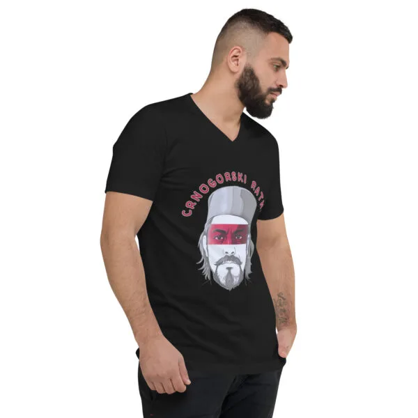 unisex-v-neck-tee-black-right-front-6720e7e740556.jpg Vigorosa camiseta Unisex manga corta y cuello V - Guerrero Montenegrino