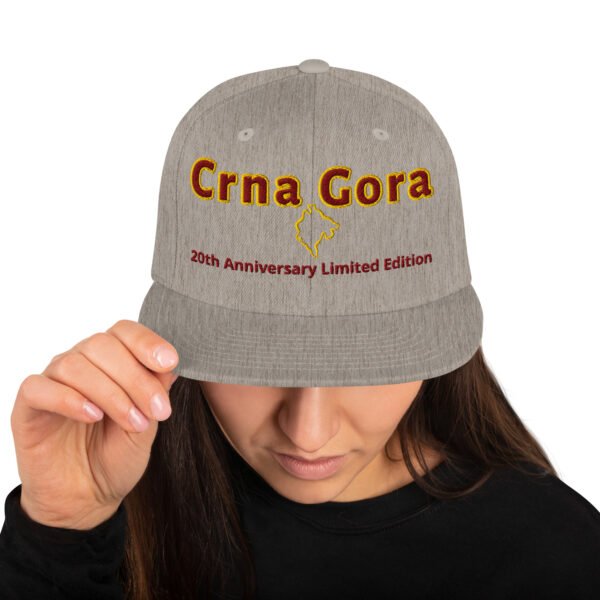 classic-snapback-heather-grey-front-69f94ec3b9384.jpg Atractiva gorra Snapback - Crna Gora 20th Anniversary Limited Edition