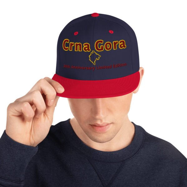 classic-snapback-navy-red-front-69f94ec3afd74.jpg Atractiva gorra Snapback - Crna Gora 20th Anniversary Limited Edition